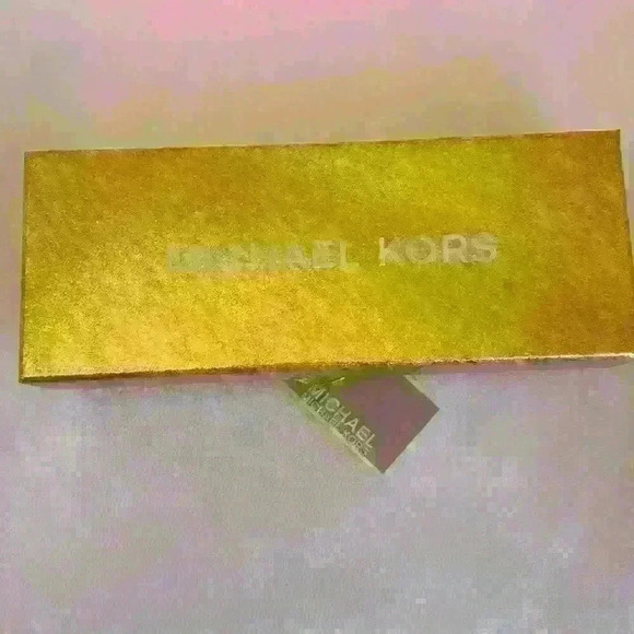 NWT. Michael Kors Logo Belt In Box. Color: Brown. Size S/M. - Picture 3 of 4